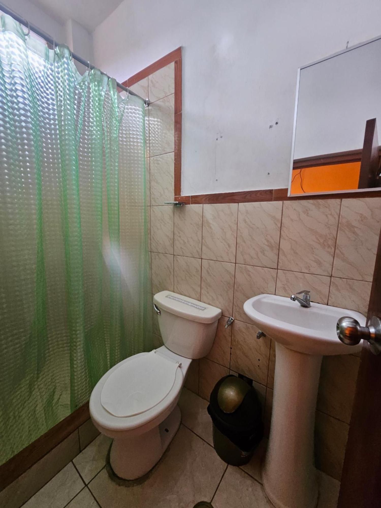 Отель Sarisa House Икитос Экстерьер фото