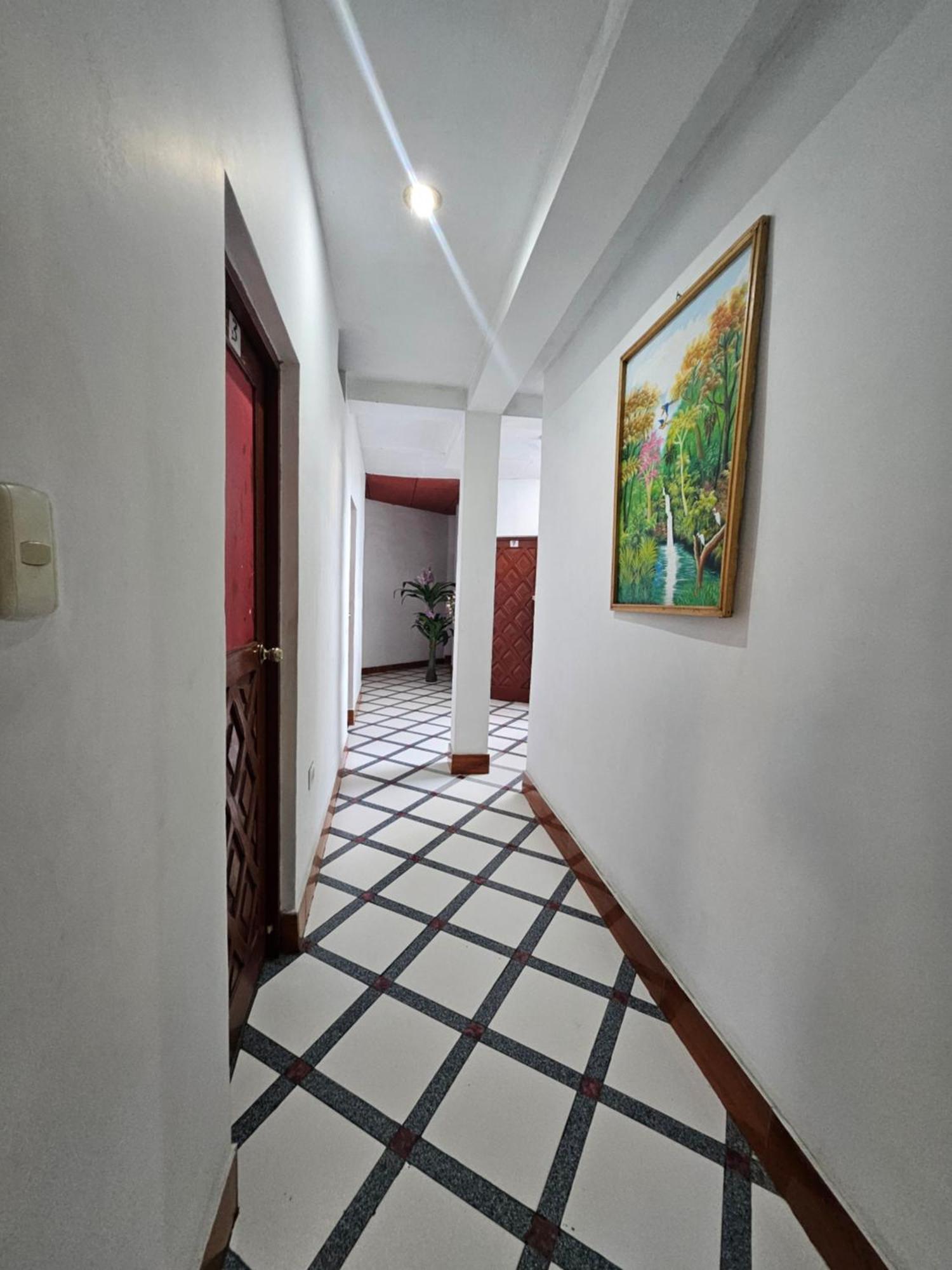 Отель Sarisa House Икитос Экстерьер фото