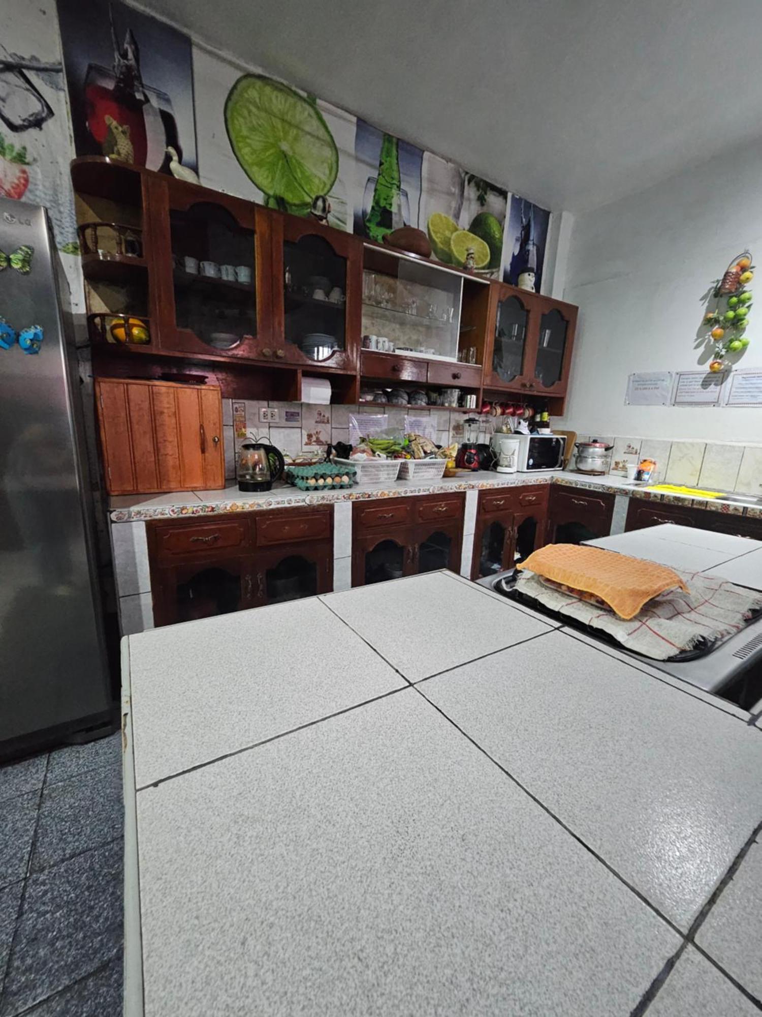 Отель Sarisa House Икитос Экстерьер фото