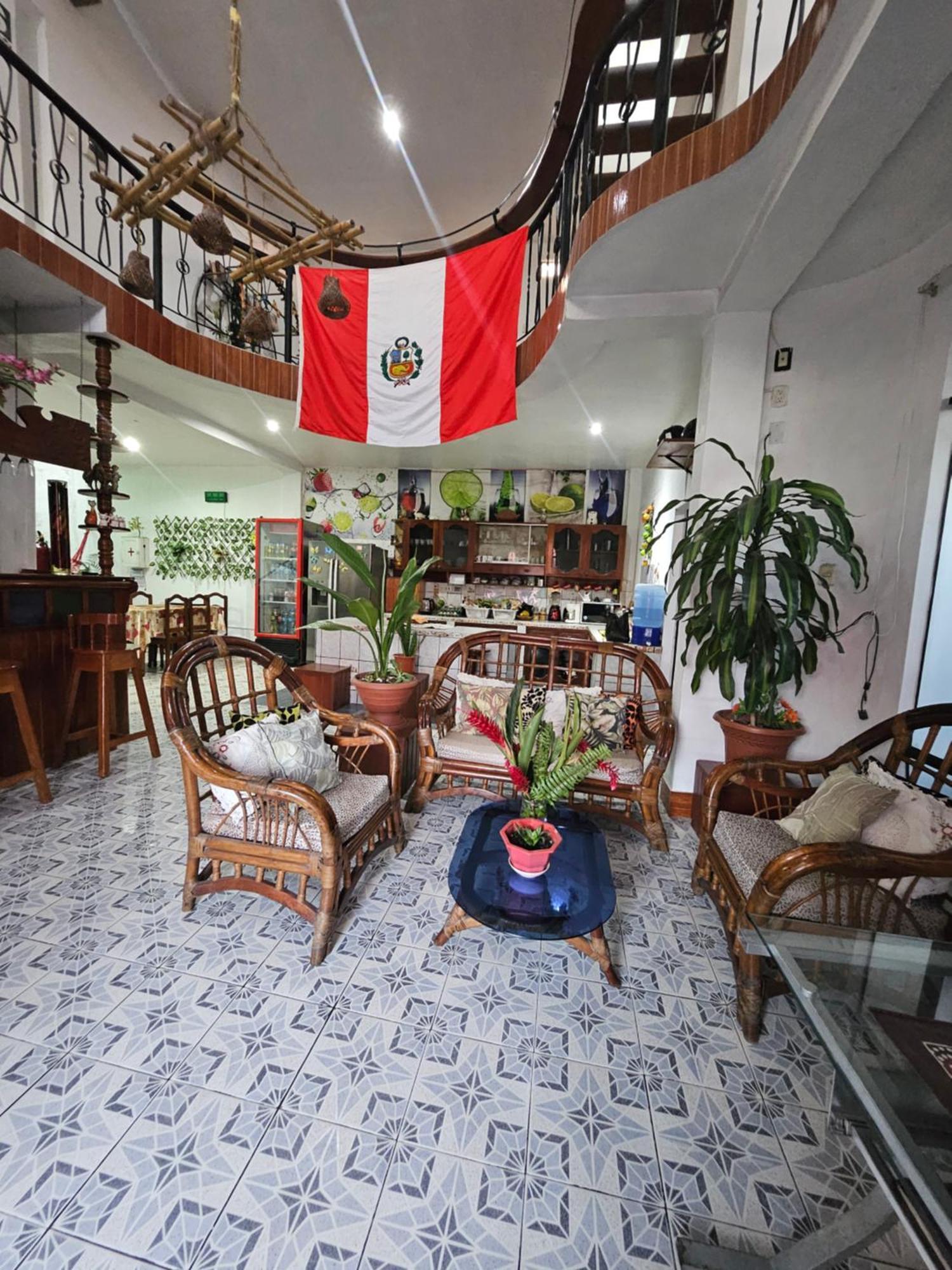 Отель Sarisa House Икитос Экстерьер фото