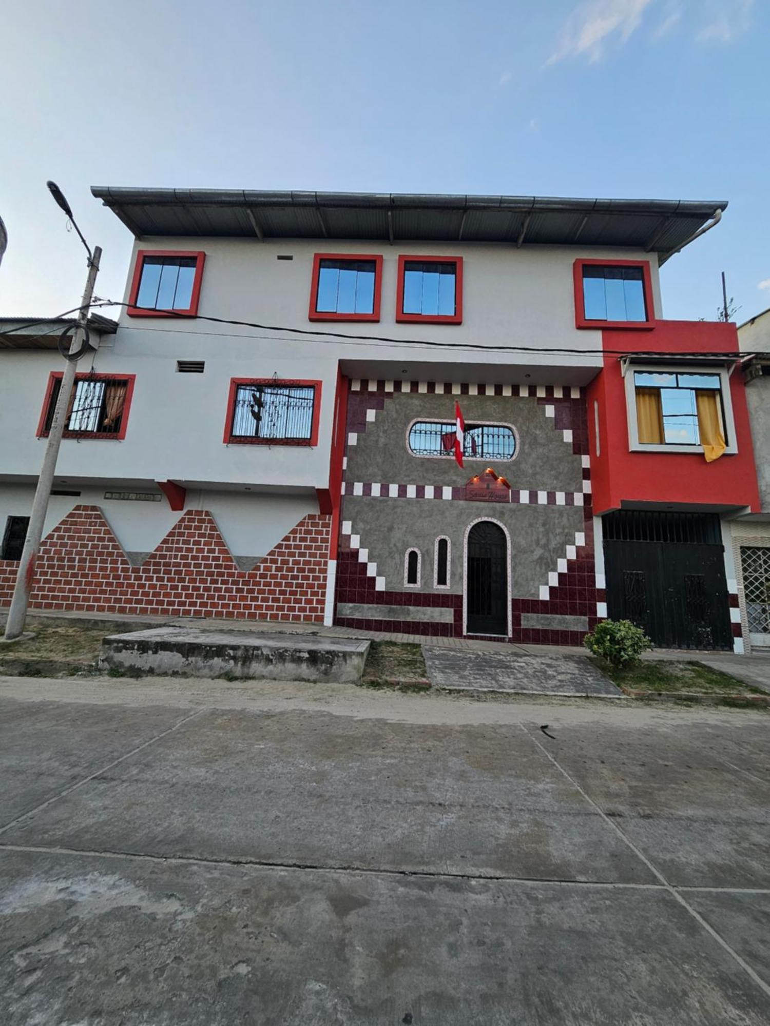 Отель Sarisa House Икитос Экстерьер фото
