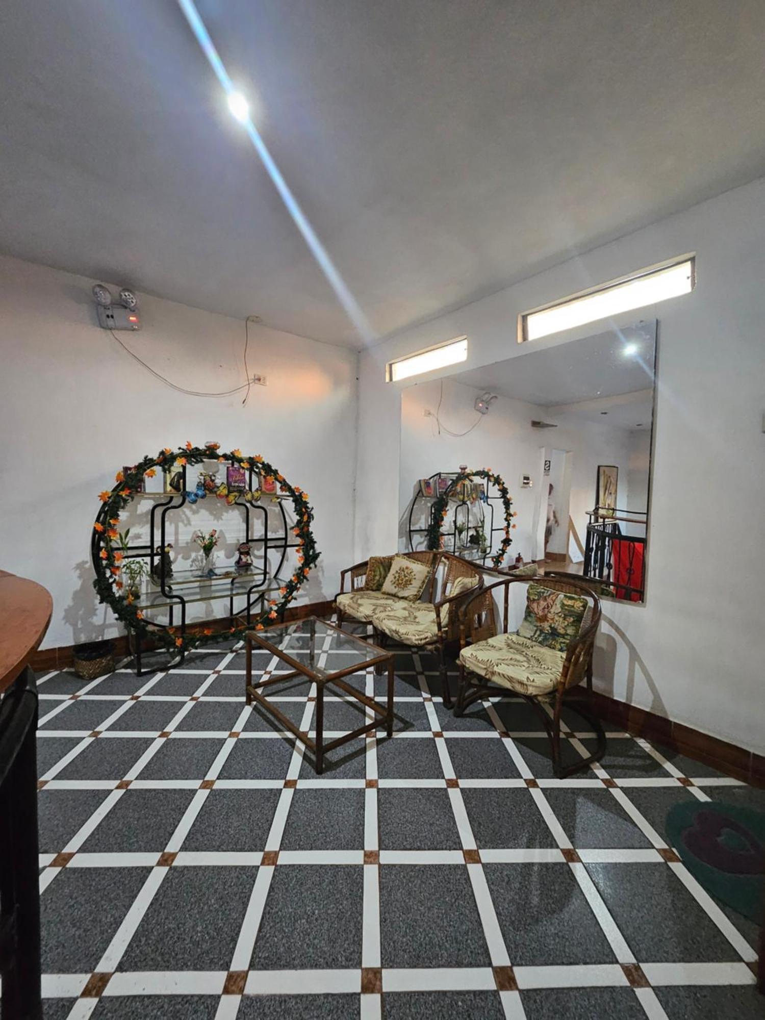 Отель Sarisa House Икитос Экстерьер фото