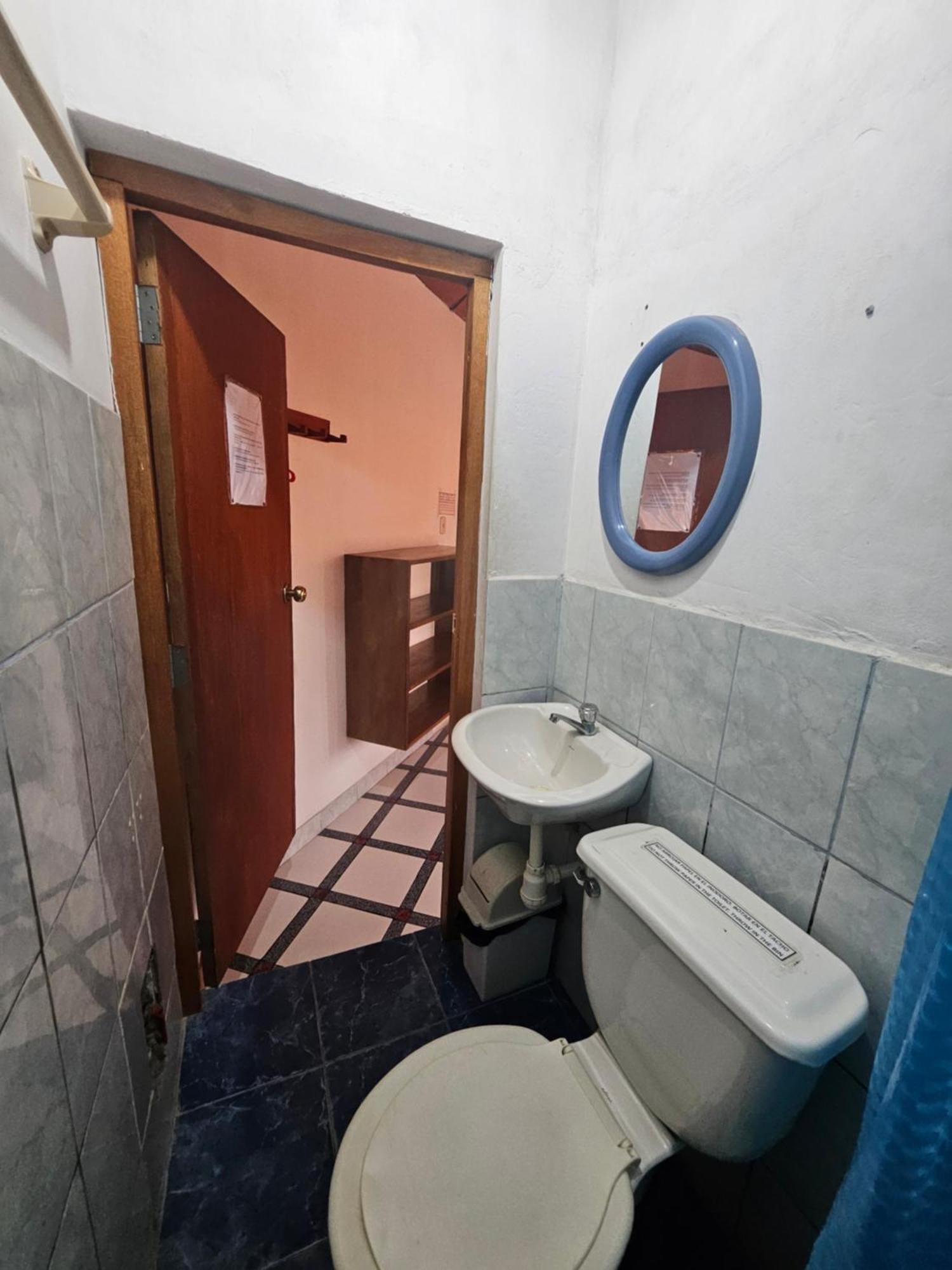 Отель Sarisa House Икитос Экстерьер фото