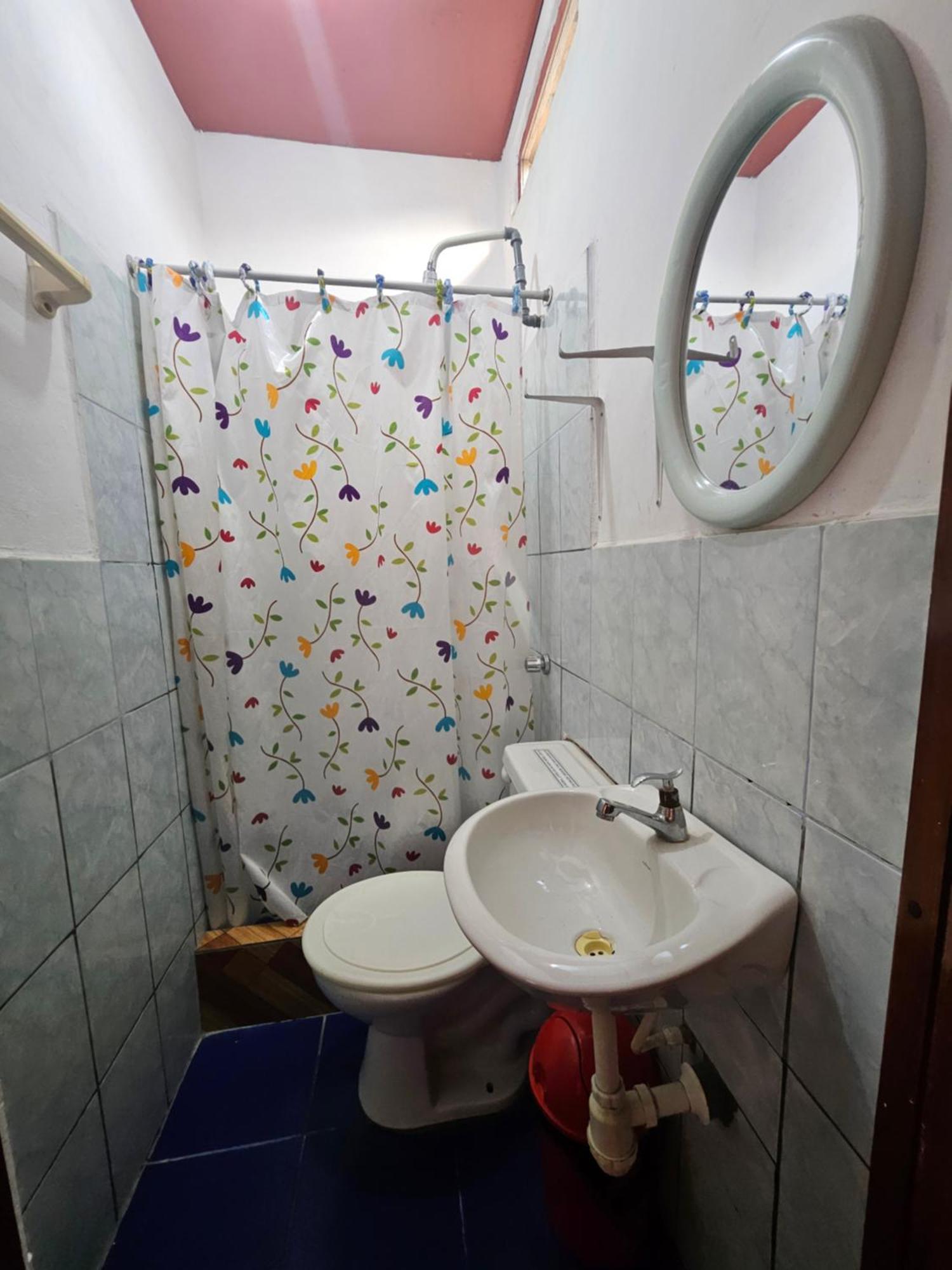 Отель Sarisa House Икитос Экстерьер фото