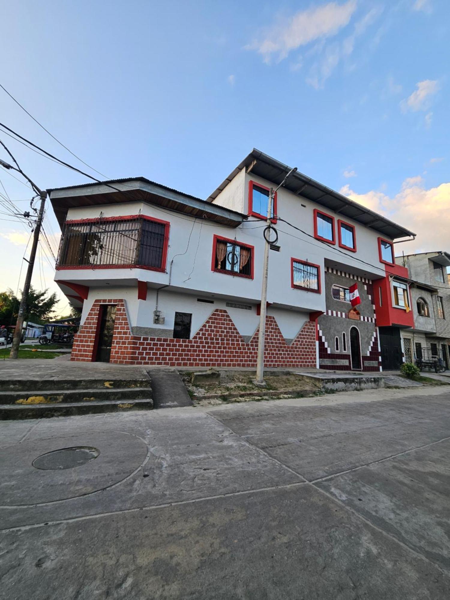 Отель Sarisa House Икитос Экстерьер фото