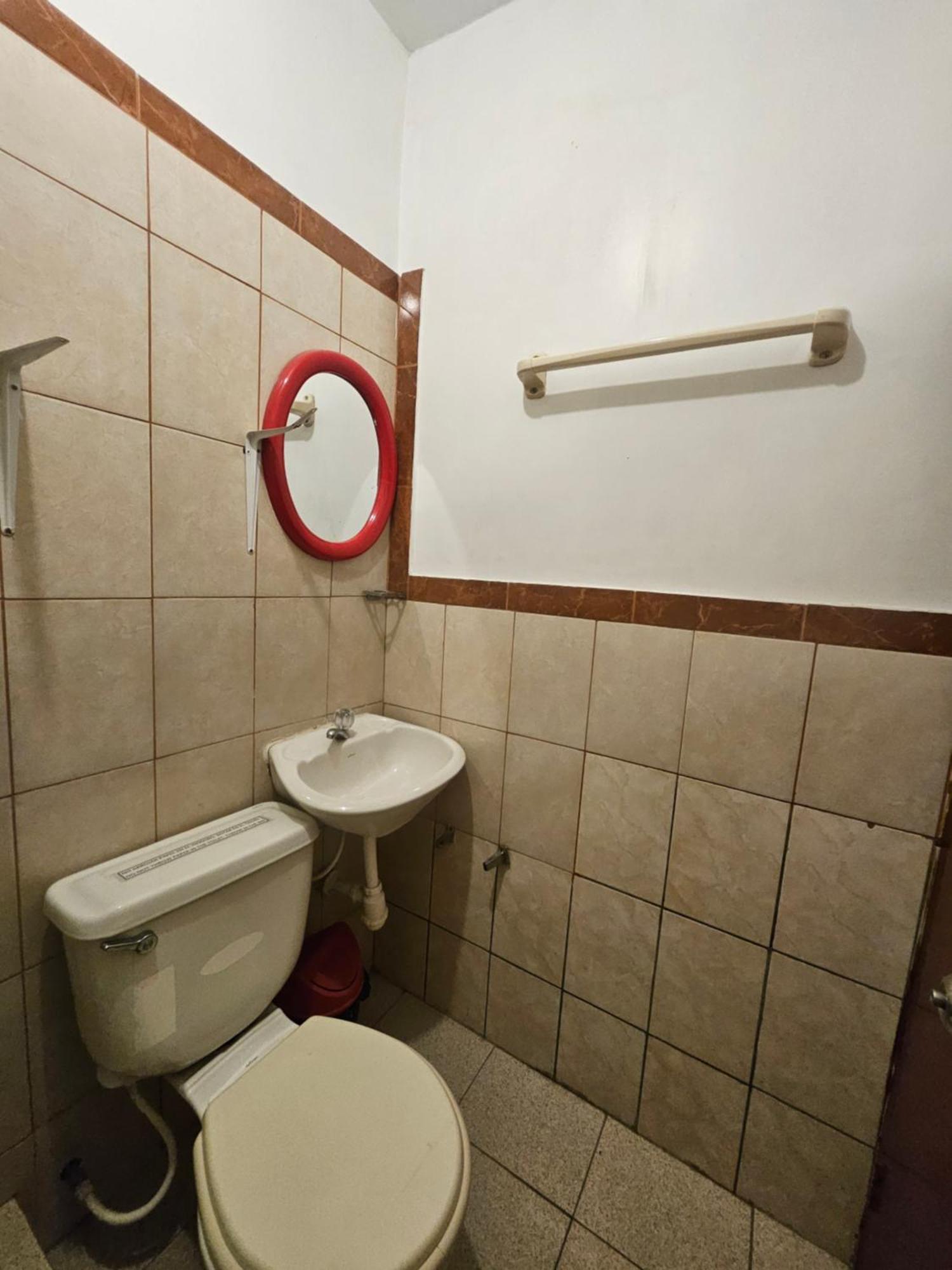 Отель Sarisa House Икитос Экстерьер фото
