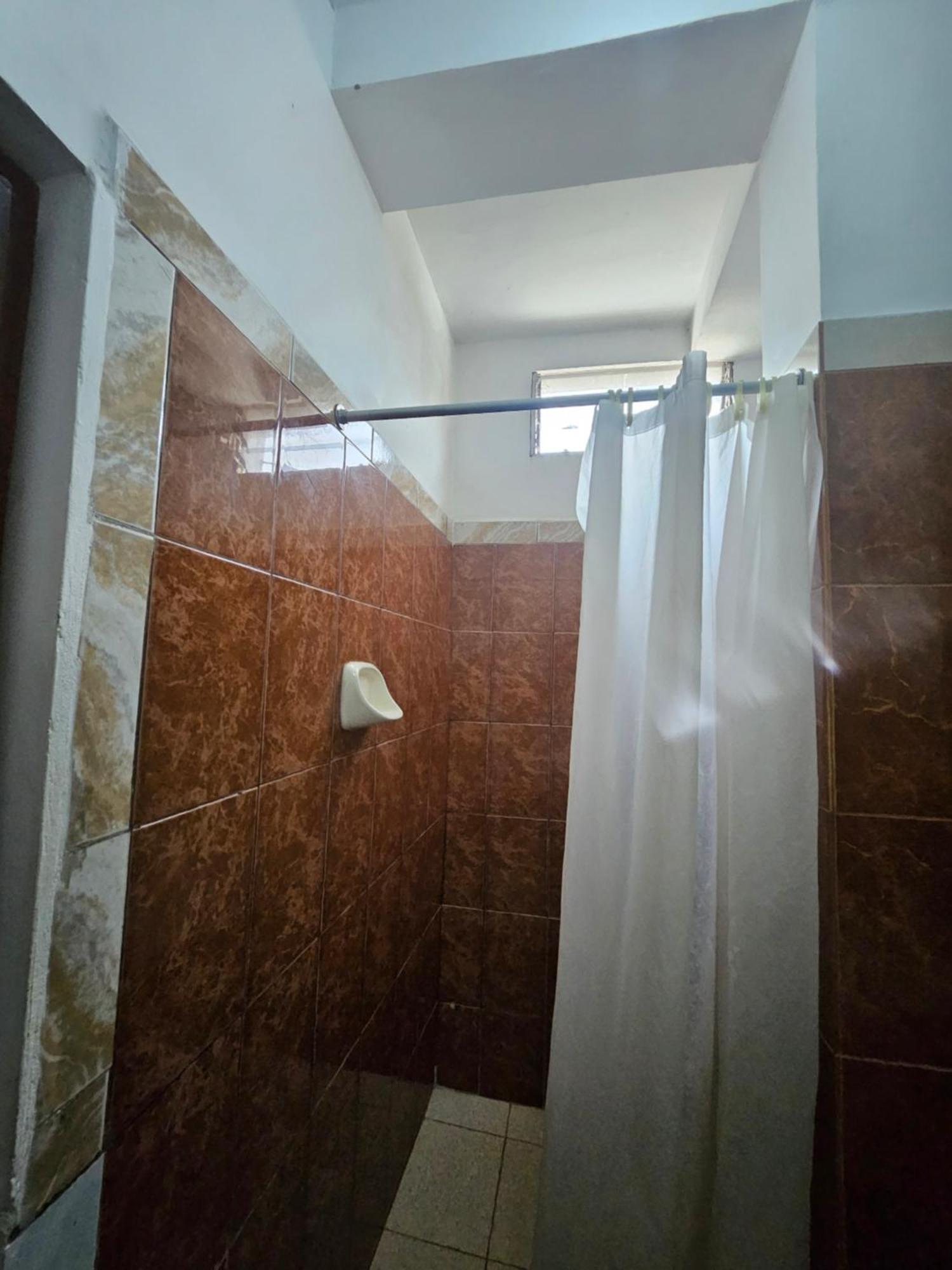 Отель Sarisa House Икитос Экстерьер фото