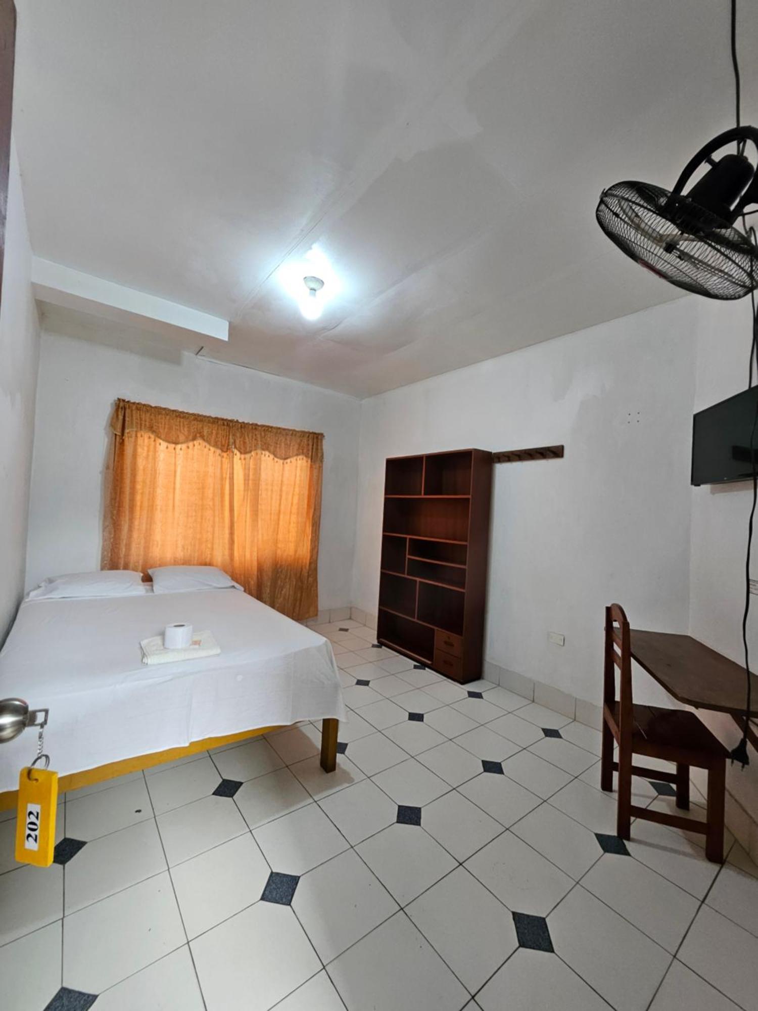 Отель Sarisa House Икитос Экстерьер фото