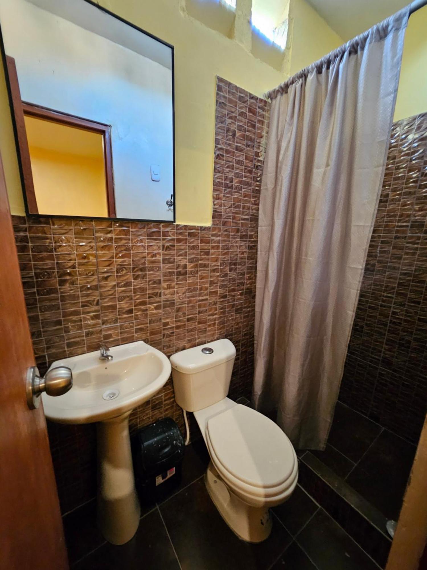 Отель Sarisa House Икитос Экстерьер фото